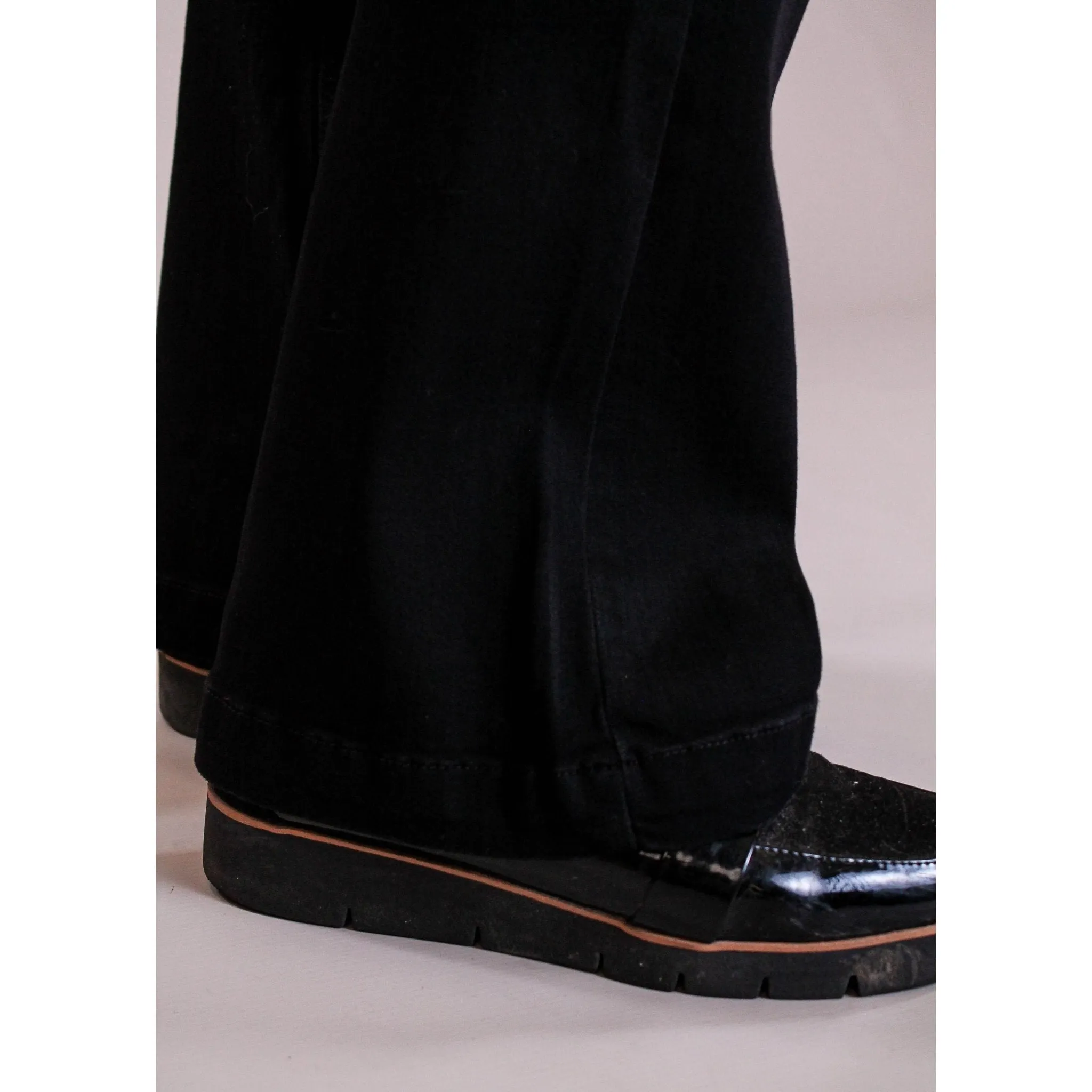 Cello Mid Rise 30" Flare Jegging in Black