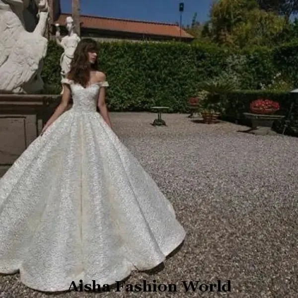 Glamorous detailed ball wedding dress