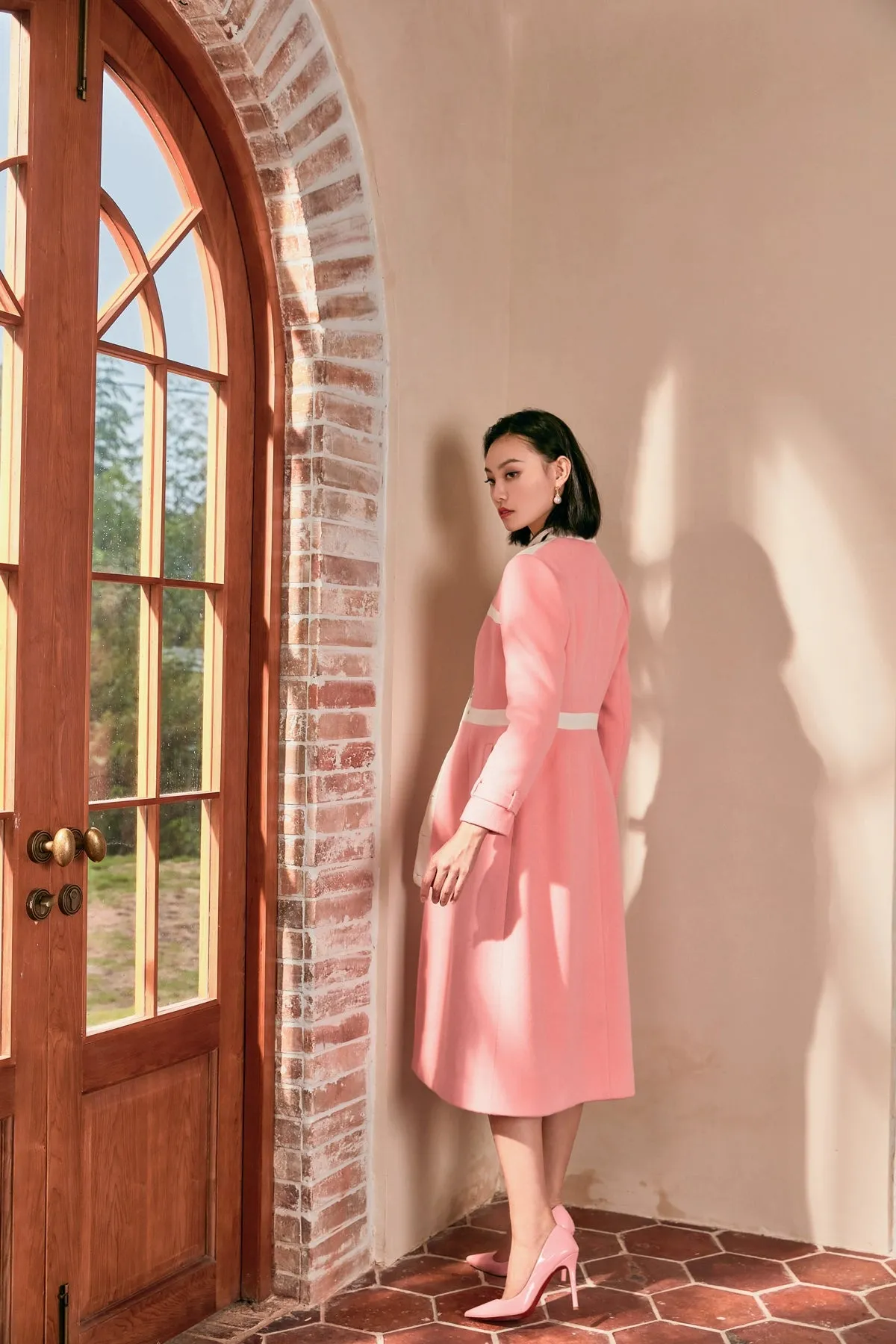 Magic Q's rose-embroidered paneled bow adjustable sleeve loop lamb wool coat