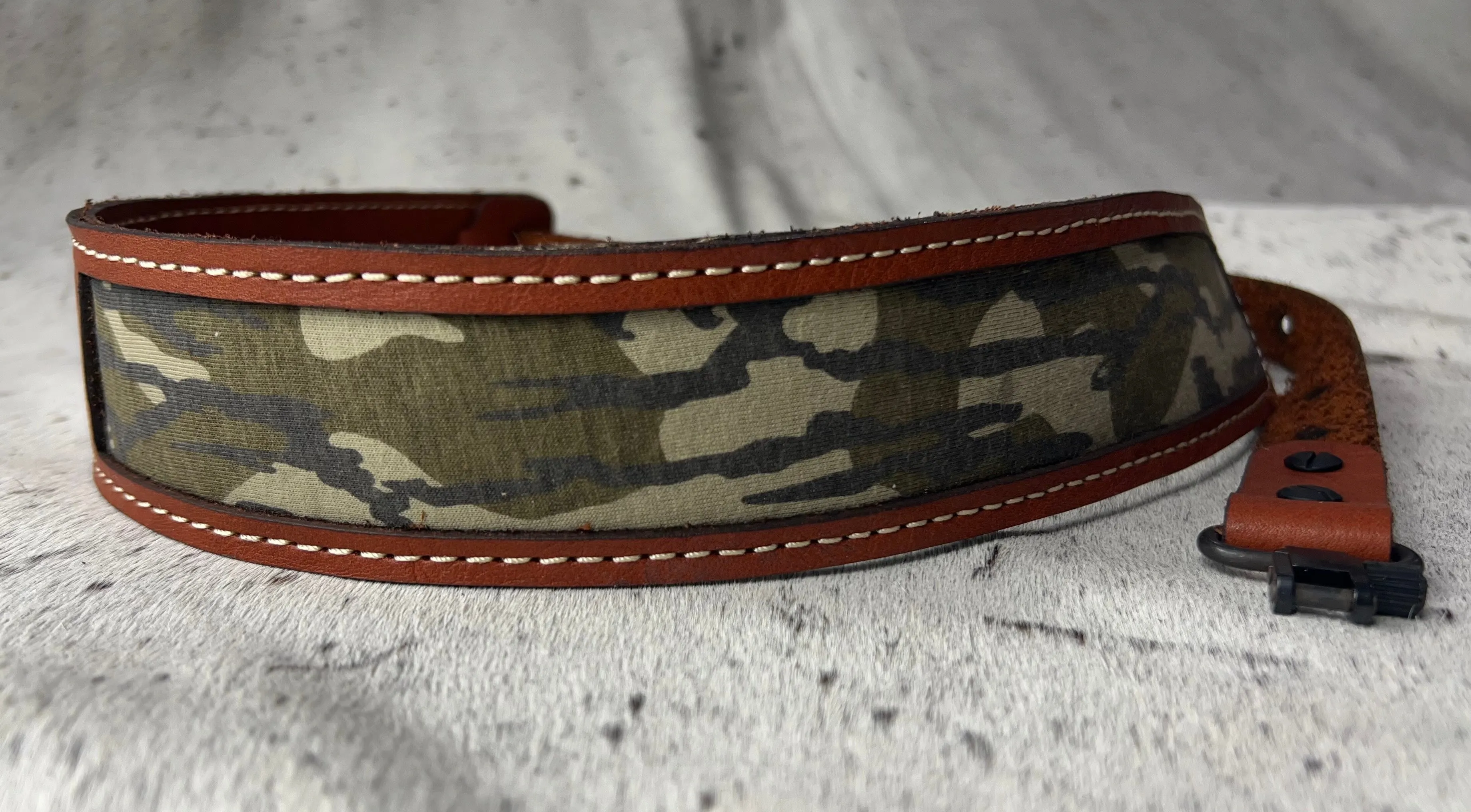 "Adjustable Leather" Gun Sling with Mossy Oak Bottomland Camo Inlay
