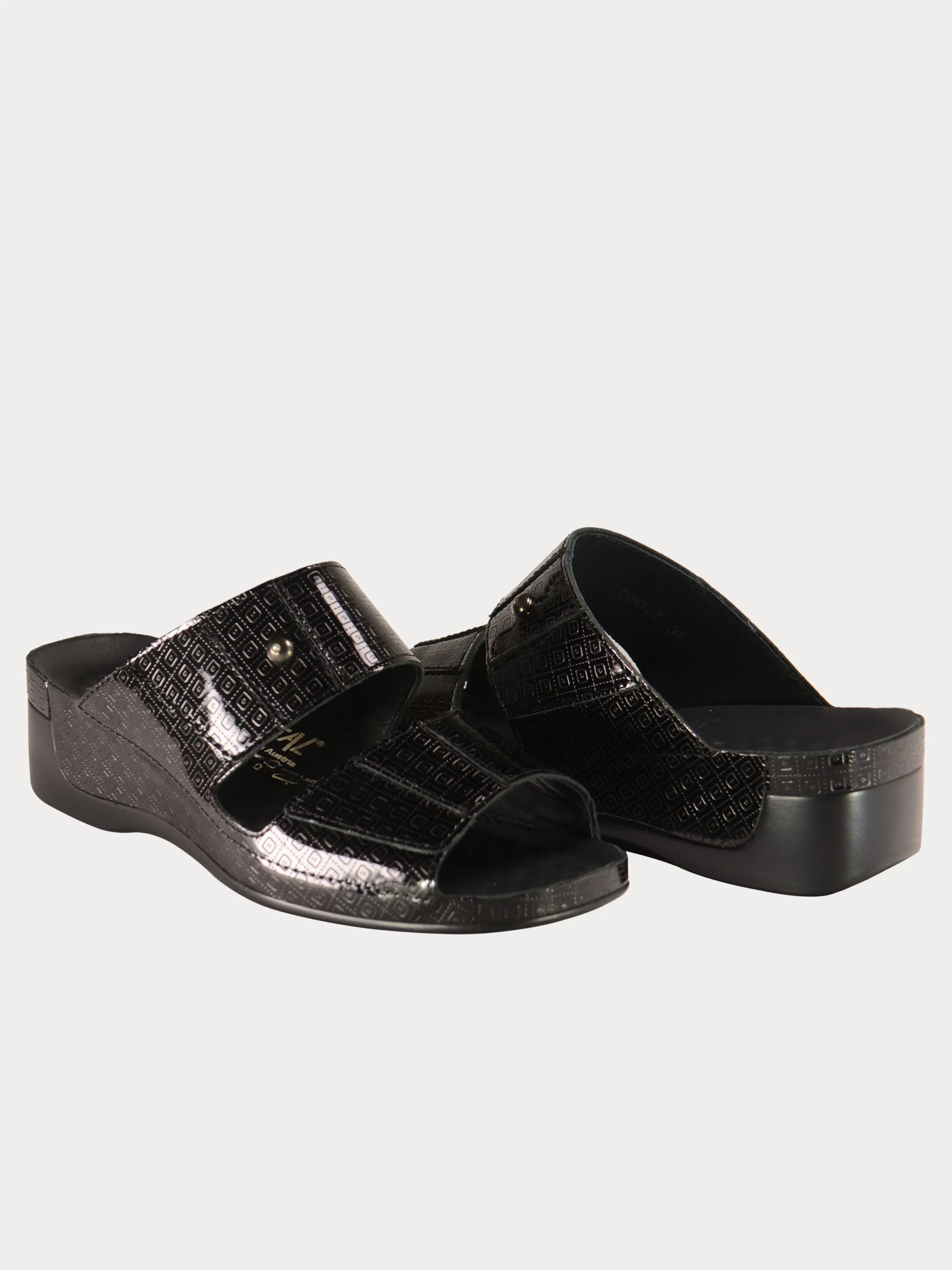 Vital Women's Grid Pattern Leather Sandals